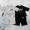 Mens T-shirts Tracksuits Stock Trapstar T-shirt broderi Flocking Letter Män kvinnor T Shirt Set Shorts Motion Current 28ESS