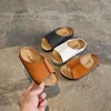 Slipper Kids Summer Slippers PU кожаные квартиры мальчики девочки для детской пляж