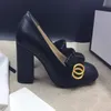 Chaussure bateau classique à talons hauts de qualité supérieure Rivet en cuir de créateur Talon épais talons hauts 100% cuir de vachette Bouton en métal noir femmes Dress238Q