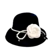 Boinas francesas Camellia Pearl Pequena perfumada Hepburn Black Top Hat Po Studio Retro Bridal Hatberets