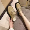 Stora tofflor 35-43 kvinnliga tjocka sulor mode vacker utomhus mångsidig härlig fritid läder sandaler fabrik direktförsäljning