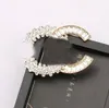 20style Letters Brooch Luxury Brand Design Women Small Sweet Wind Brouches Pearl Suit Pin Jewelry Decoring Hight Quality247i