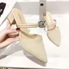 Kapcie buty na pokrywę palców żeńskie muły kwadratowe obcasy luksusowe slajdy 2023 Summer Mules Designer Podstawowy ytmtloy Indoor Sexy