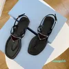 2023 moda c luxo feminino feminino sâmbio de couro de plataforma acolchoada sandálias Sapatos Designer Sandalias planos Tamanho 35-41