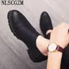 Scarpe eleganti Slip On Uomo Designer Ascensore per ufficio 2023 Mocassini Italiano Sapato Social Masculino Chaussure