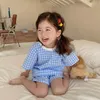 Set di abbigliamento per bambini 2023 alla moda in stile coreano per bambini Plaid Homewear Pigiama di cotone Ragazze Pantaloncini a maniche corte Set a due pezzi