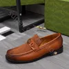 Män loafers designers klär skor lyxiga äkta läderbrun svarta herrar casual designer skor glid på bröllopssko med lådan 38-44