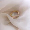 Anelli a grappolo per le donne Anello di perle di cristallo di lusso leggero con accessori per gioielli semplici ad apertura regolabile all'ingrosso