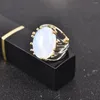 Pierścionki ślubne Kobiety Naturalny księżycowy pierścień Biały albumowy kamień rattan odpowiedni do wysokiej jakości luksusowej biżuterii