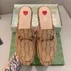 2023 Princetown Slipper Sandalias de diseñador Men Babrillas de cuero genuinas Mujeres clásicas Mocascas Buckel Flat Sandal de cuero de terciopelo con caja