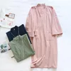 Vêtements de nuit pour hommes Kimono japonais peignoir été Style coton Couple chemise de nuit Service à domicile femme mince hommes Robe à carreaux