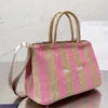 Designer-Damentasche The Tote Designer-Rosa-Tote-Sommer-Strohweb-Handtasche Damenmode-Handtaschen mit großer Kapazität 240318