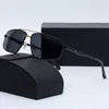 Zwarte zonnebril Het ultieme accessoire voor stijl en bescherming Kies een paar dat recht voor u is onderweg