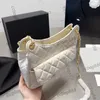 Femme designer Coin Croissant Hobo Sac Camel Huile Cireau rose nacré Escrasse Classic Tandted Diamant Purse Purse Gold Metal Hardware Matelasse Matelasse Crossbody Sac à main 23C