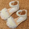 Сандалии 2022 Новые детские сандалии для девочек Принцесса обувь мода пляжная обувь римская стиль открытый пальцем из жемчужи
