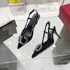 Kvinnor Luxury Dress Shoes Designer High Heels Gold Tone Triple Black Nuede Red Womens Lady Sandals Party Wedding Office Pumps H2B