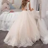 فتاة الفتاة Hygljl Lace Flower Girls لحفلات الزفاف بلا أكمام منتفخة Prom Princess Pageant مع عباءات الكرة التول.