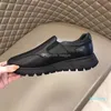 2023 P Black Men's Casual Shoes Högkvalitativ läder Luxna Design Round Toe Shoes Classic Thick Soles Gentleman's Sports Sneakers 01