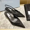Sandales Haute Qualité Mode Femmes Plein Diamant Designer Pompes Chaussures Dame Bout Pointu Chaton Talon Élégant Noir Slingback 230302