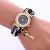 Polshorloges 2023 Speciale geschenken vrouwen kijken luxe modewikkeling rond hangslot diamanten armband Lady pols horloge
