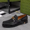 New Designers Dress Shoes Men Sufocãs luxuosos de couro genuíno marrom masculino preto sapatos de grife casual deslize no sapato de casamento com caixa 38-44
