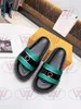 2022 Kudde Flat Comfort Slippers Slides Sandaler Beach Shoes Den mjuka nedfyllda remmen Kvinnor STORLEK 35-42