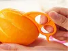 Muisvorm open oranje schil oranje apparaat keukengadgets kookgereedschap peeler parer vingertype