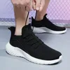 Mens Women Sports Casual Shoes Triple S Black White Sneakers Man Trainer Running Shoe37
