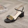 Sandals de grife de gandalas clássicas de saltos altos slides femininos sapatos de vestido sandália de fivela de cinto de metal com caixa 35-41