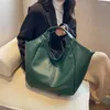 Bolsos de noche Bolso de hombro de cuero suave para mujer Bolsos de diseñador de lujo Marca Laptop Casual OVersize Travel Tote Vintage Mano grande