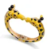 Bracciale rigido da donna alla moda con giraffa, placcato in oro con smalto colorato a forma di animale
