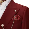 Мужские костюмы Blazers Cenne des Graoom Роскошные бордовые красные мужчины костюмы костюмы с двойной грудью 2 золотые брюки -брюки Свадебное выпускное костюм на Хэллоуин 230303