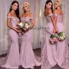 Elegante zeemeermin bruidsmeisje jurk 2023 roze schouders satijn kanten bruidsmeisjes jurken lange bruiloft gastenfeest jurk vrouwen plus maat formele prom slijtage avond