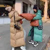 Kvinnors trenchrockar koreanska gatan 2023 vinterjacka parta parkvinnor långa huvor systrar bröd bomull kappa kvinnlig tjock varm varm