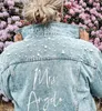 Kvinnorjackor Custom Bride Denim Jacket Pearl Mrs Bachelorette Jean Hen Party Gift Wedding Day Ytterkläder Bridesmaid Personliga rockar 230302