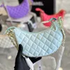 Lüks Crossbody Canse Beyaz Tasarımcı Çanta Kanalı Kadınlar için Hobo Çevresinde Yarım Ay Cüzdan Zinciri, Altın Donanım Moda Kadın Cüzdanı ile Siyah Kuzu Dinili