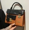 Kvinnliga modehandväskor Populära flickor Crossbody Väskor Totes Woman Brand Shoulder Purse Mini Square Messenger Bag 8206