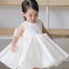 女の子のドレス2023プリンセスボールガウンfor baby baird kids leaveless laceフレアプレーンホワイトミディドレス子供エレガントパーティーウェアキッドフロック