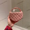 23s Early Spring Mini Hand Bag Diamond Lattice Quilted Gold Tone Metal Multi Color Outdoor Portable Multi Purpose Lady Luxury Designer Axelväskor Mynt Plånbok 12 cm