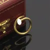 2023 Yeni 18K Gold Love Nail Ring Moda Çift Çift Yüzük Menwomen Klasik Marka Tasarımcı Yüzük Paslanmaz Çelik Mücevherat175r