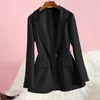 女性のスーツ春と秋のファッションスリムフィットブレザーウーマン韓国スタイルの長袖ポケットストリートオフィスの衣料品ジャケットコート
