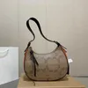 hobo designer väskor axelväska kvinnor lyxiga handväskor klassiska läder halv måne crossbody väskor ins elegant lady brun handväska 230303