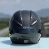 Motorradhelme Vollgesichts-Einzellinsen-Rennhelm aus schwarzer Kohlefaser mit großem Spoiler und goldenem Visier-Sicherheitshut