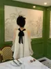Kvinnors blusar 2023 Fjäder av axel Fransk elegant skjorta Kvinna Koreansk mode Sexig blus Design Pure Color Vintage Pullover Office
