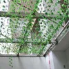 Dekorativa blommor 2/2,4 m grönt siden konstgjorda hängande murgröna blad girland växter vinrankor druvblad 1 st hem badrum dekoration trädgård