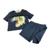 pojkar flickor sportkläder set sommar baby barn tryckt kort ärm t-shirts med shorts 2st designer barn casual outfits