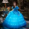 Vestidos de menina Tribunal Europeia Venha Princesa Blue Glamour Dress Girl Cosplay Carnival Aniversário Gift Party Night Evening LED LUZ LUGHTREST W0224