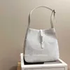 Borsa a spalla Hobo con diamanti a forma di Y. Stilista di moda hobo mezza luna a tracolla. Borsa da donna a secchiello. Vera pelle di lusso