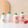 머그잔 430ml 일본식 스타일 만화 귀여운 딸기 세라믹 컵 크리에이티브 머그잔 물과 뚜껑 숟가락 커플 커스터마이징
