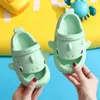 Slipper Kids Sandals 2022 Summer Cartoon Shark Slippers Boys Girls Eva Mute Badrumskor Antiskid Barn Tjock Bottenstrand Slipper T230302